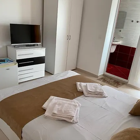 Affittacamere канаванс - 2 минути до плажа, Free Parking And Wifi *